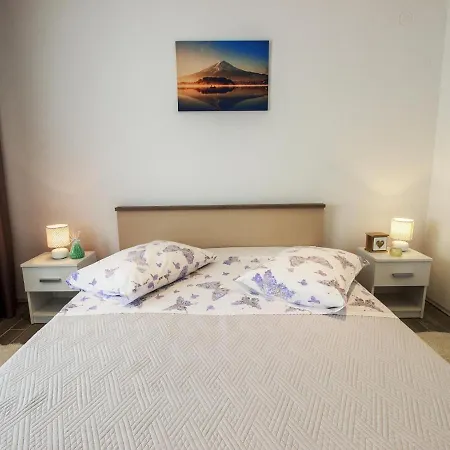 Premium In Kucine-mravinci With Swimming Pool Ferienhaus Split