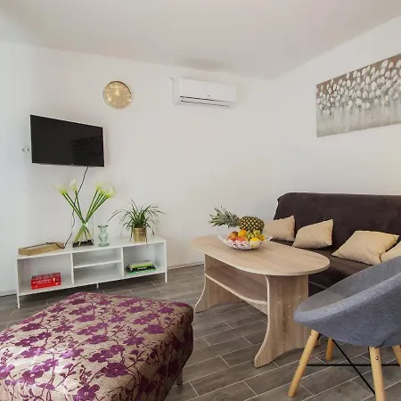 Ferienhaus Premium In Kucine-mravinci With Swimming Pool