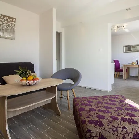 Holiday home Premium In Kucine-mravinci With Swimming Pool