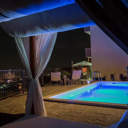 Holiday home Premium In Kucine-mravinci With Swimming Pool